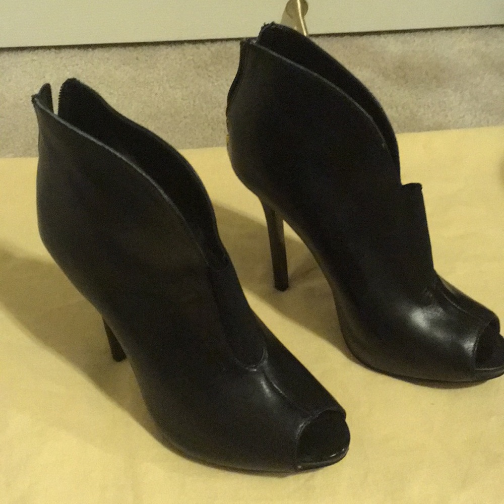 Guess open toed boot like heals